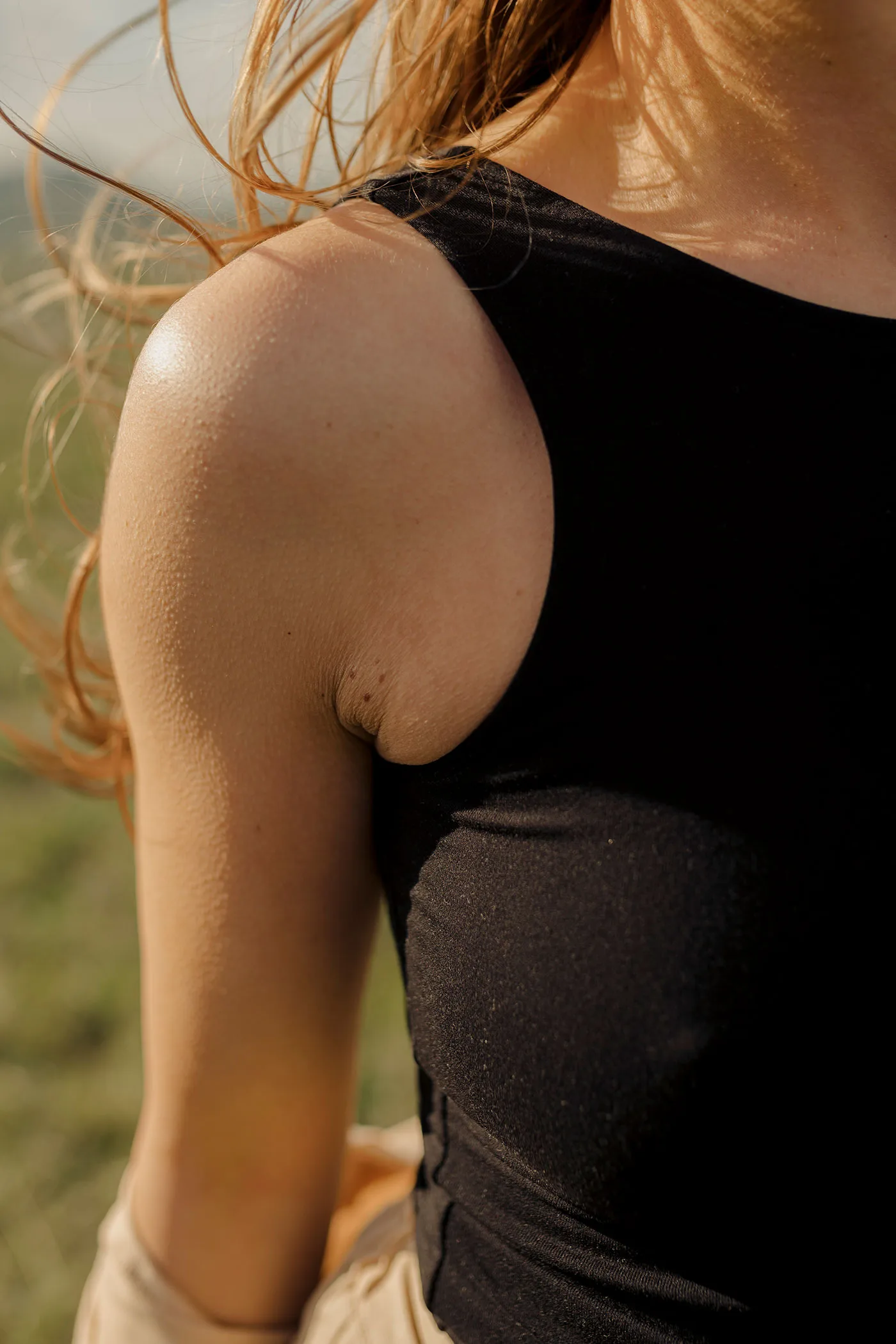 2in1 Sleeveless Top in Black - Image 4