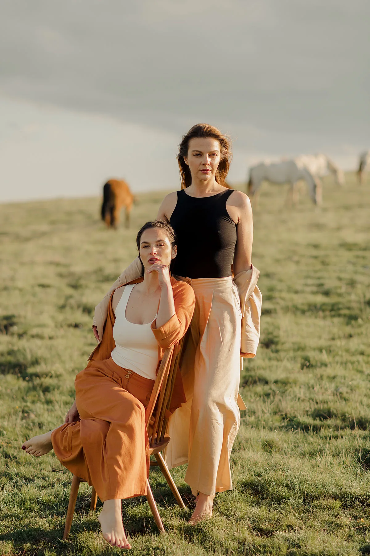 2in1 Sleeveless Top in Black - Image 11